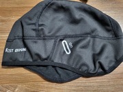 Ciepła czapka z otworami na słuchawki firmy West Biking. 