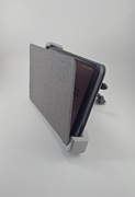 Uchwyt samochodowy na tablet mocowany do kratki.