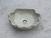 Umywalka ceramiczna ręcznie robiona w kształcie muszelki
