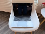 MacBook Pro 13” 2015 i5 / 128 GB – uszkodzony, na części, iCloud aktywny