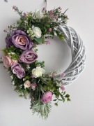 Wiosenny wianek wieniec na drzwi biała wiklina kwiaty sztuczne jak żywe