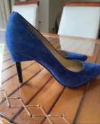 Obcasy Calvin Klein r. 38 naturalny zamsz