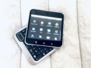 Motorola Flipout MB511 w zestawie z oryginalną ładowarką oraz kartą 2 GB.