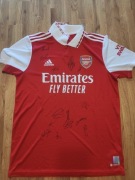 Koszulka Arsenalu z autografami 14 zawodników