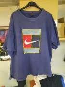 Granatowa koszulka Nike z wyszywanym logo - vintage-lata 90
