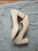 Beżowe czółenka rozm. 39