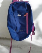 Markowy fioletowy mały sportowy plecak Decathlon