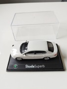 Model 1:43 Skoda Superb limuzyna 