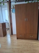 Szafa na ubrania z szufladami