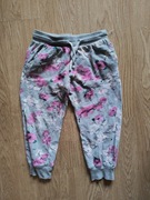 Szare dresowe spodnie w kwiaty dresy kwiatowe Pepco wiązane flowers