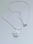 Srebrny naszyjnik wisiorek zawieszka róża srebro 925