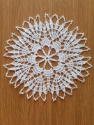 SERWETKA WYKONANA  NA SZYDEŁKU śr. 19 cm (3)