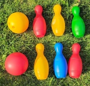 Kolorowe plastikowe kręgle