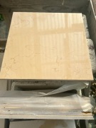 Płytki marmurowe polerowane Golden Beige 30,5 x 30,5 x 1 cm