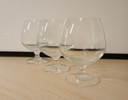 Zestaw 3 starych kieliszków do koniaku, 250 ml /PRL/.