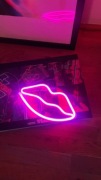 Znak neonowy Usta Lips 28cm USB