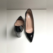 Hugo Boss czółenka lakierowane 38,5