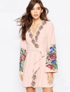 Suknia z haftem w stylu boho