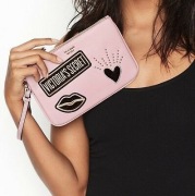 saszetka victoria's secret różowa do ręki naszywki