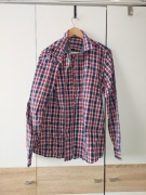 Ładna kraciasta koszula z długim rękawem