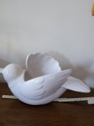 Duża biała ceramiczna doniczka w kształcie gołębia, vintage
