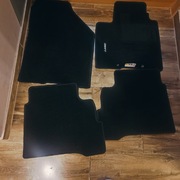 Dywaniki welurowe do Suzuki Swift 7 orginalne z gumowanym spodem 