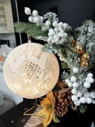 Stroik świąteczny ze światełkmi