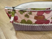 Kosmetyczka, liliowy sztruks , bawełna w kwiaty