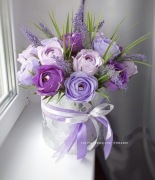 Bukiet z krepiny włoskiej. Z cukierkami w kwitach.