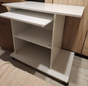 Biurko pod komputer stacjonarny