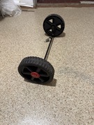 Oś przednia z kółkami do kosiarki elektrycznej Cedrus Cedke42