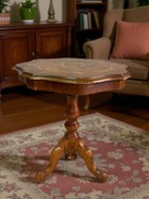 Okrągły, pięknie intarsjowany stolik na nodze centralnej Francja.