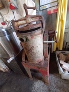 Unikalna duża nadziewarka do kiełbasy –25 kg wsadu, mechaniczna, masywna!