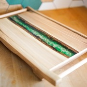 Deska do serwowania na nóżka żywica drewno jabłoni