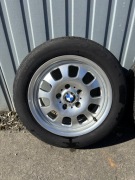 Alufelgi BMW 16 cali z oponami letnimi Dębica DOT 0222