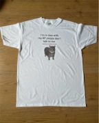 Koszulka I’m in love with My girlfriend stay away from me cat meme