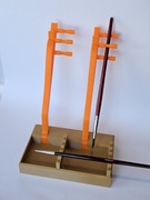 Wielofunkcyjny stojak na pędzelki modelarskie 