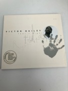Victor Bailey. Thats……