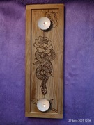 Tacka świecznik drewniany deska ozdobna motyw węża i róży wypalane ręcznie 