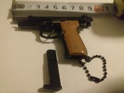 Brelok, pistolet Beretta M92. 