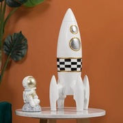 Rakieta, figurka dekoracyjna z żywicy, Astronauta 