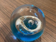 Śliczna szklana kula ozdoba przycisk do papieru 