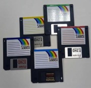 Naklejki na dyskietki 3.5'' AMIGA 100 sztuk w pięciu kolorach