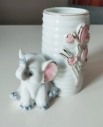 Wazon ze słonikiem, wazon i słoń