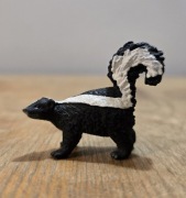 Schleich skunks figurka model wycofany z 2016 r.