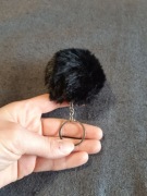 Breloczek czarny futerkowy 