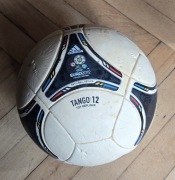 Piłka Adidas Tango 12