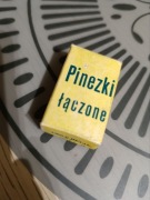 Pinezki łączone z czasòw PRL, oryginalne opakowanie