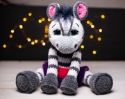 Zebra dziewczynka na szydełku pluszak maskotka