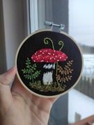 haft ręczny muchomor w ramce obrazek las paprocie paproć